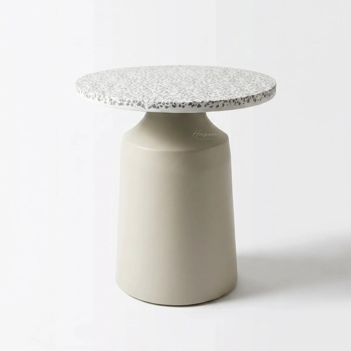 Broste Table Agari - Terrazzo: round terrazzo top with speckled surface on a smooth powder-coated iron base.